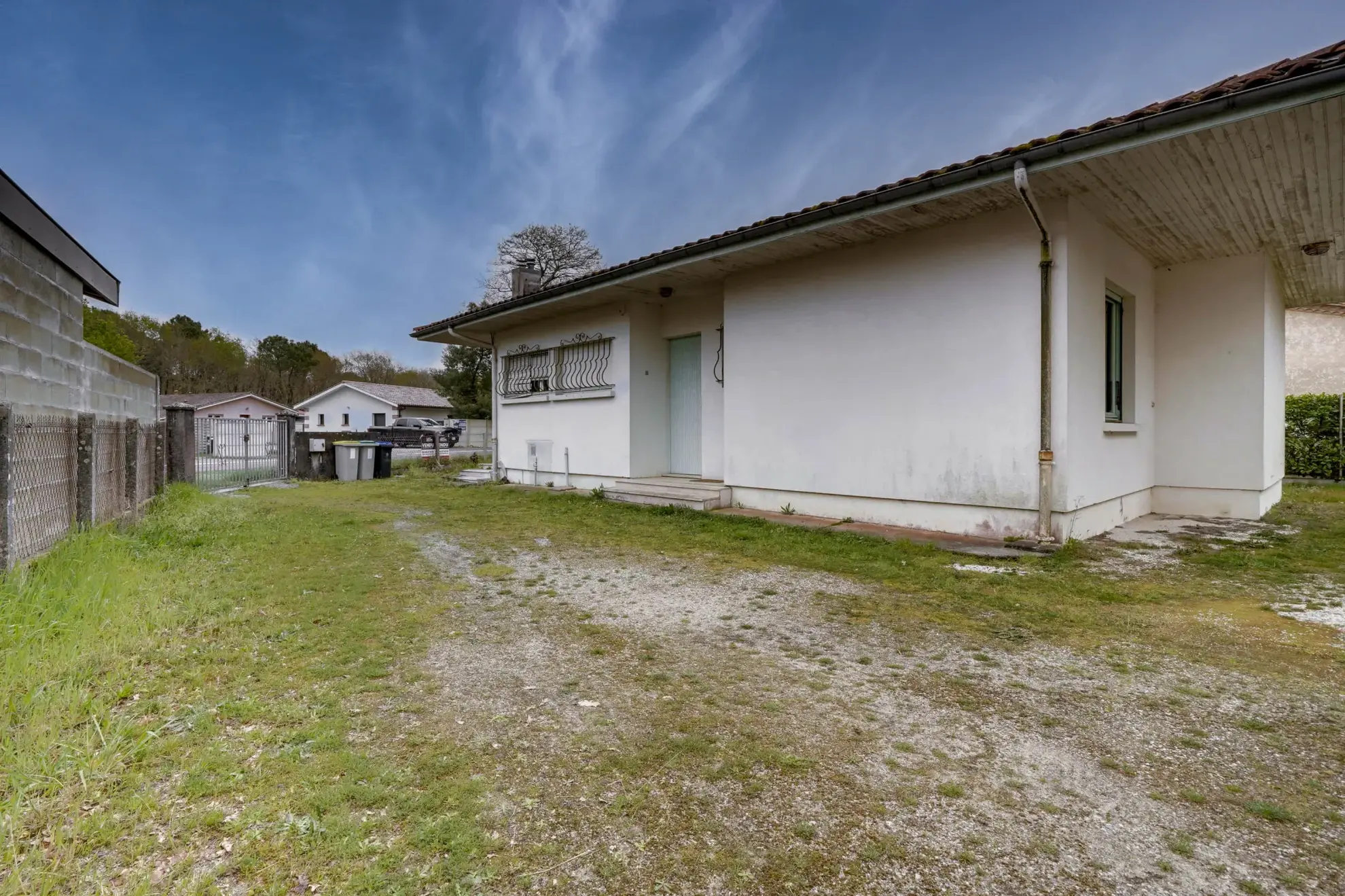 Maison à rénover de 74 m² avec terrasse et jardin à Audenge 