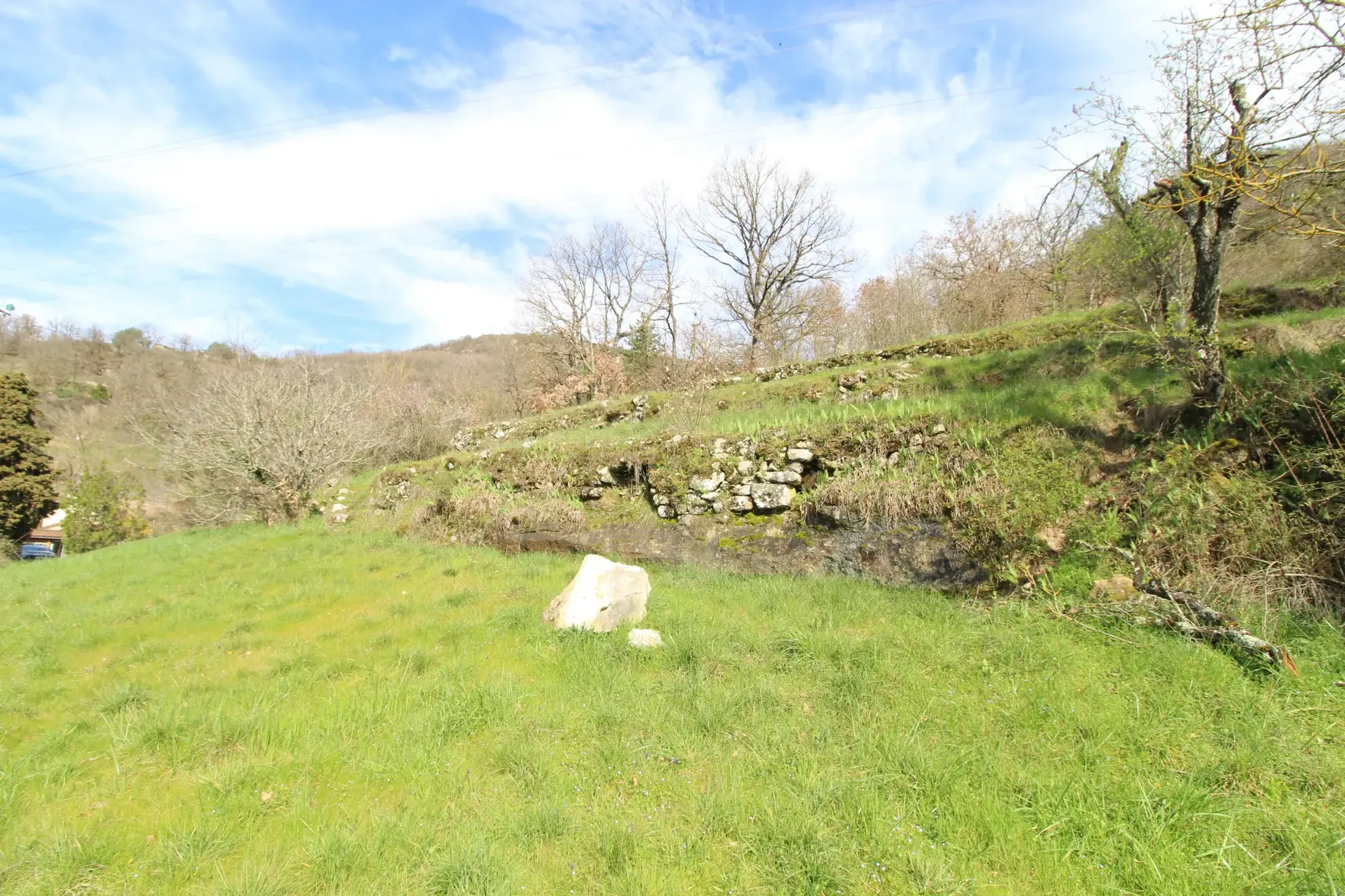 Terrain constructible de 1 510 m² à Saint-Affrique avec vue et orientation sud 