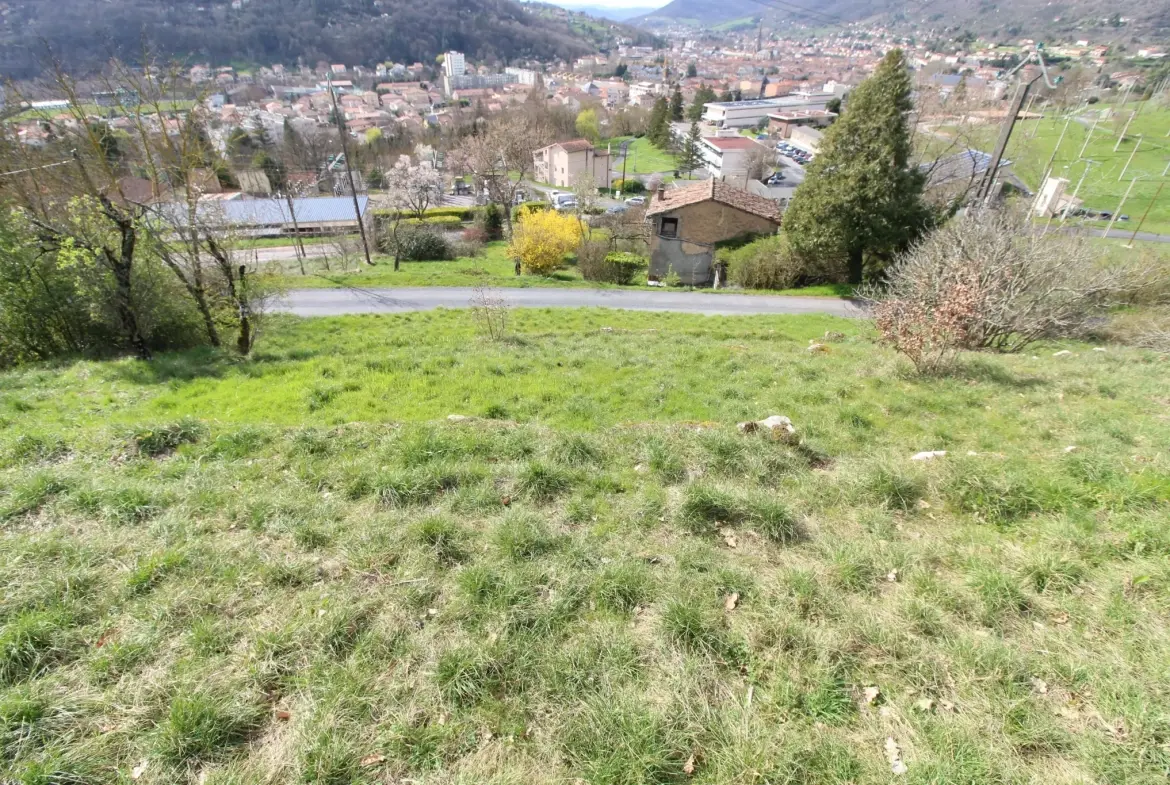 Terrain constructible de 1 510 m² à Saint-Affrique avec vue et orientation sud 