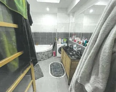 Appartement T5 spacieux à vendre à Saint-Étienne — Offres aux enchères à prix évolutif 