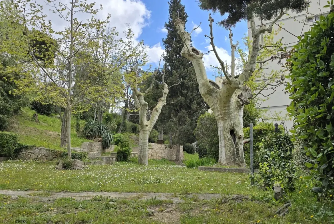 Appartement 4 pièces avec 3 chambres, balcon et cave à Marseille Saint-Jérôme 