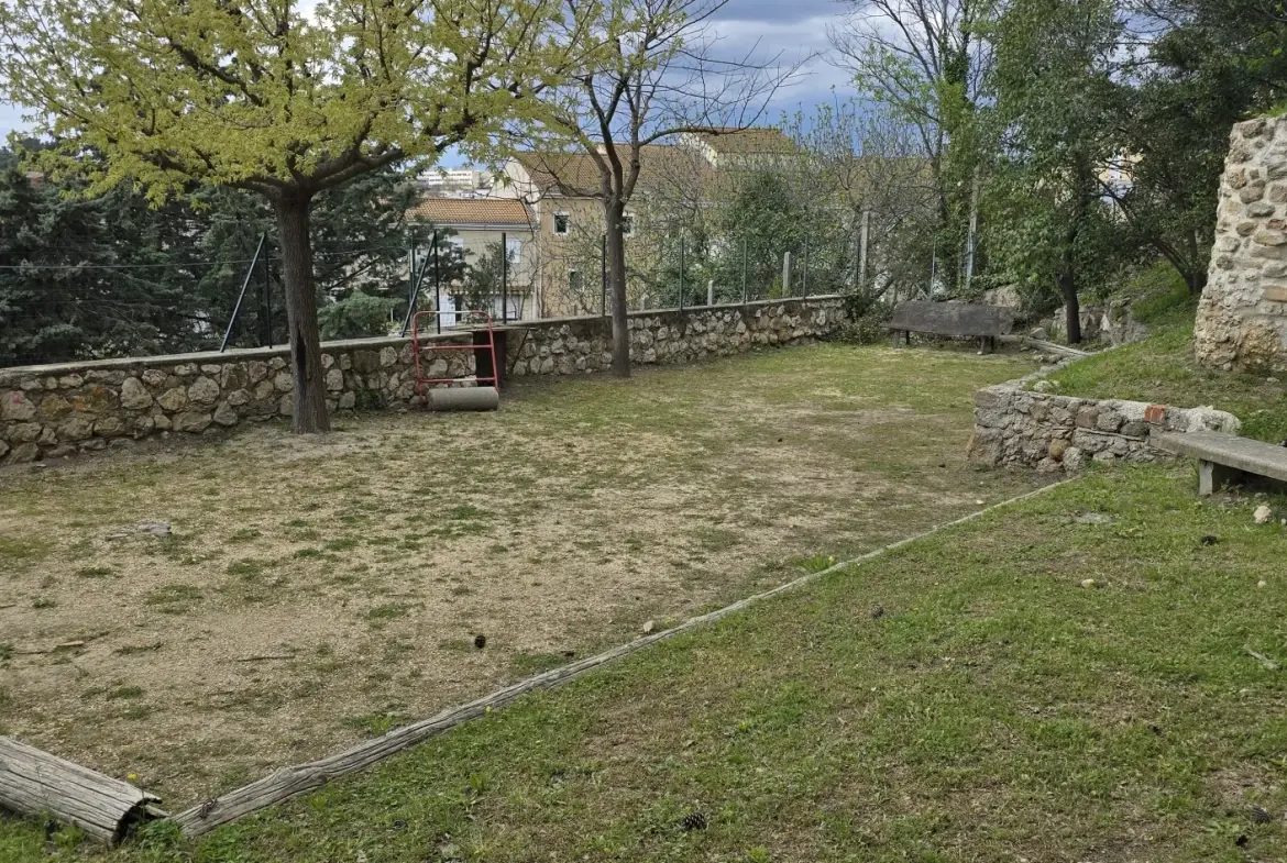 Appartement 4 pièces avec 3 chambres, balcon et cave à Marseille Saint-Jérôme 