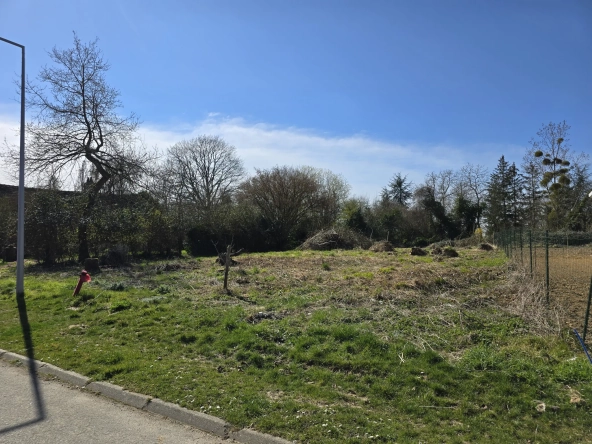 Terrain à bâtir de 900 m² à Beton-Bazoches, viabilisé, calme et proche des commodités