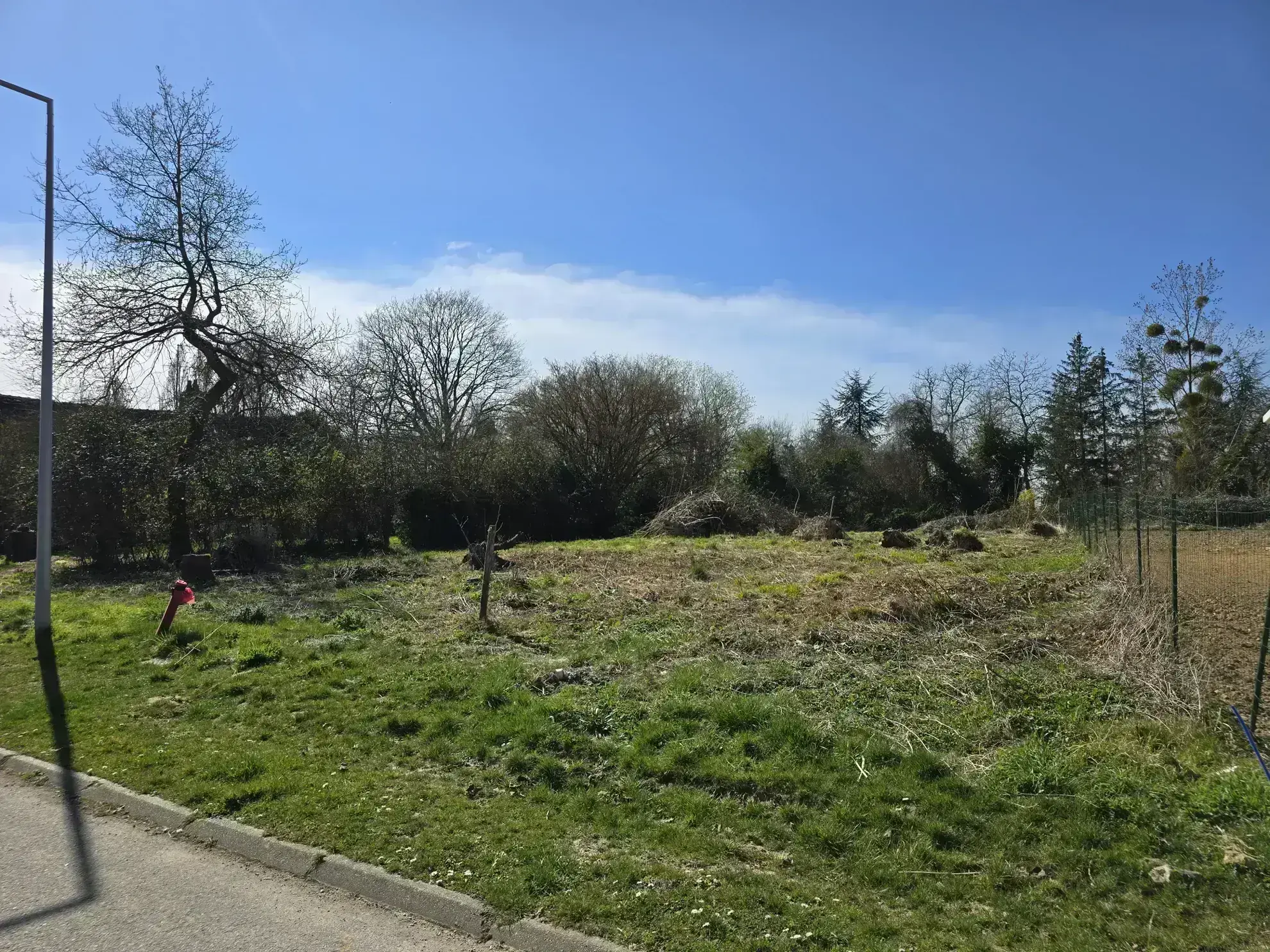Terrain à bâtir de 900 m² à Beton-Bazoches, viabilisé, calme et proche des commodités 