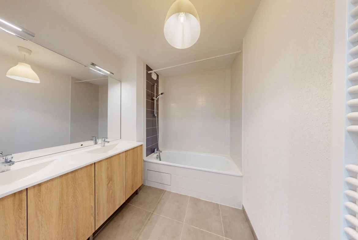 Appartement T3 lumineux avec terrasse et parking à Tournefeuille 