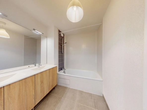 Appartement T3 lumineux avec terrasse et parking à Tournefeuille 