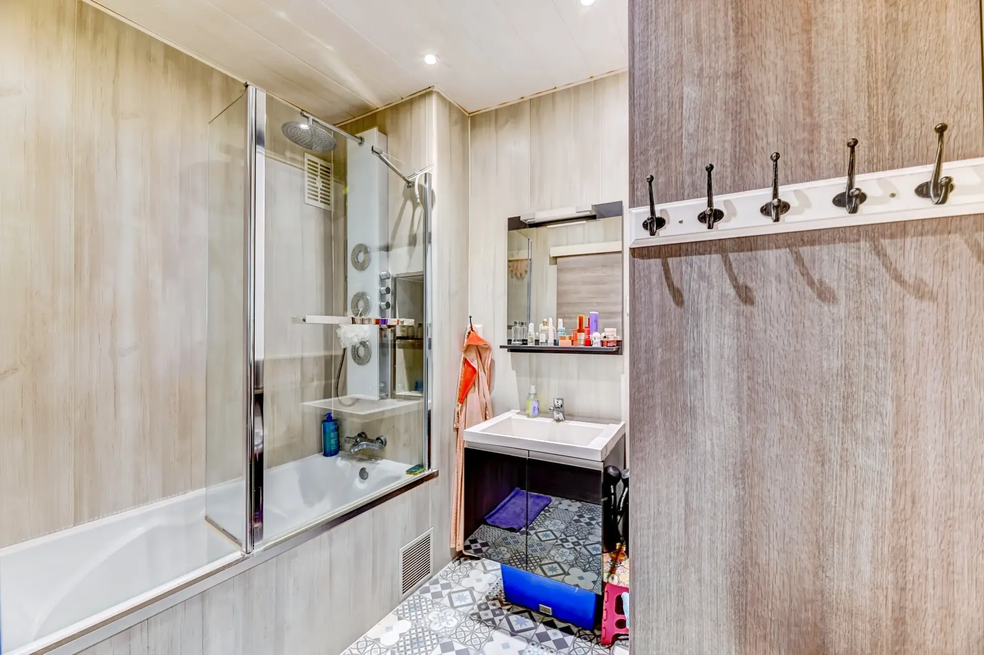 Bel appartement traversant de 54 m² avec deux balcons à Nice Cessole 