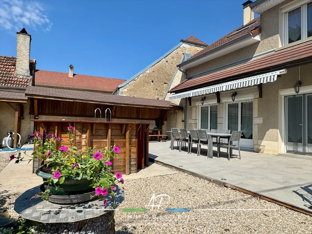 Charmante maison 4 chambres avec piscine à Jancigny – 173 m² 