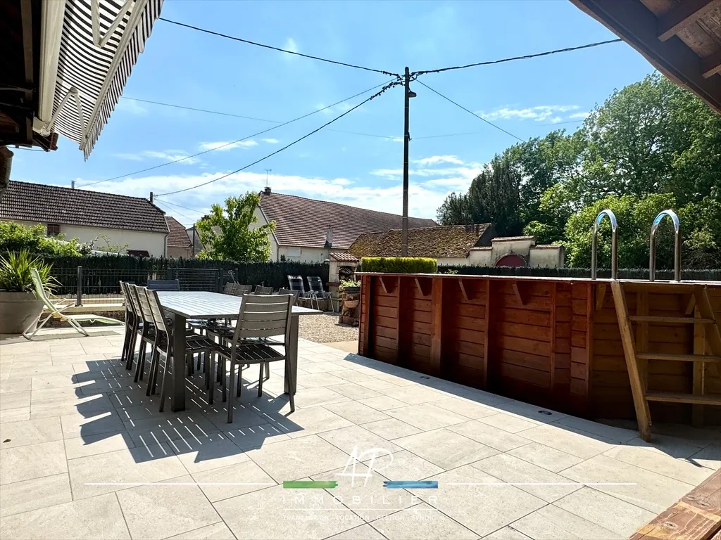 Charmante maison 4 chambres avec piscine à Jancigny – 173 m² 