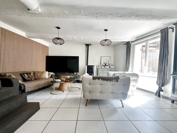 Maison de village en pierre rénovée de 150 m² à Pourcieux avec parking