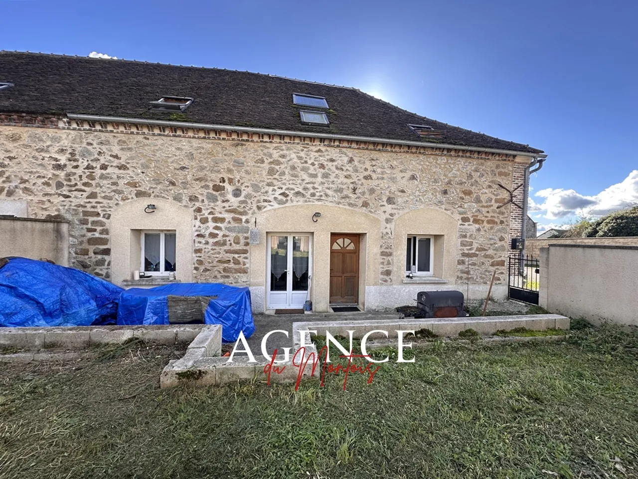 Maison villageoise rénovée avec jardin à Sergines, 4 chambres, chauffage électrique 