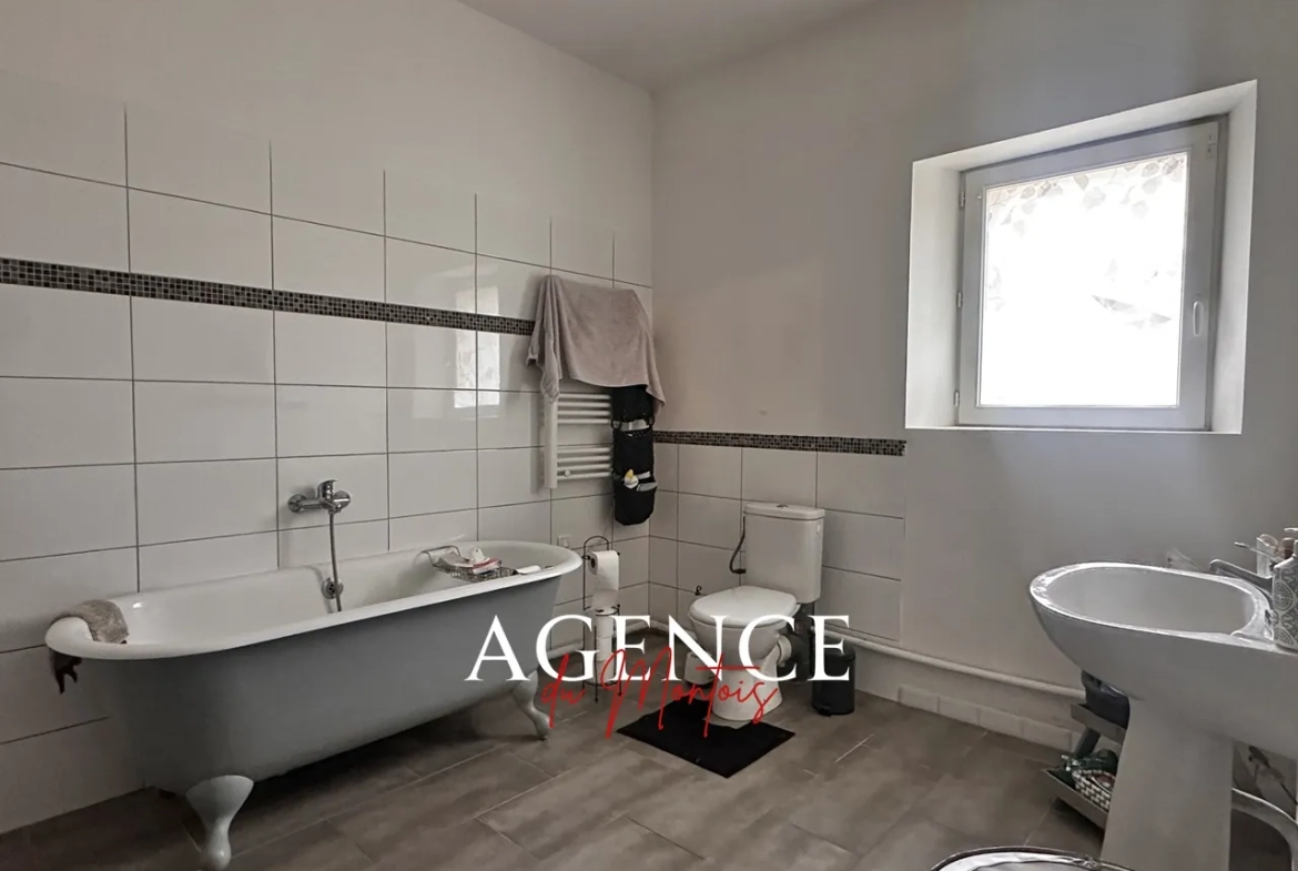 Maison villageoise rénovée avec jardin à Sergines, 4 chambres, chauffage électrique 