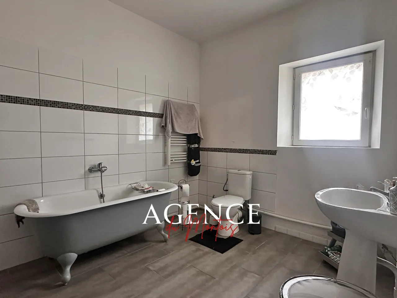 Maison villageoise rénovée avec jardin à Sergines, 4 chambres, chauffage électrique 