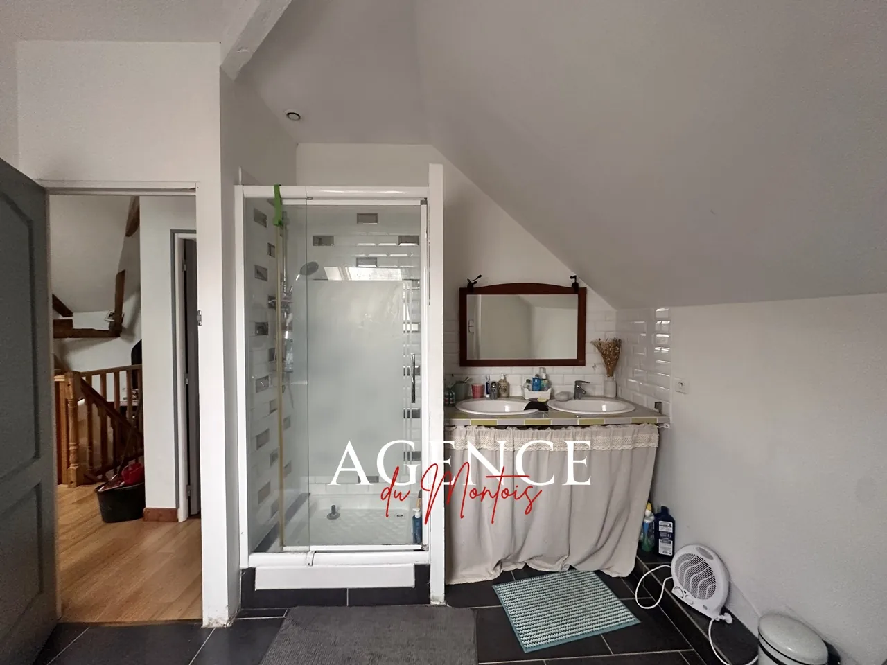 Maison villageoise rénovée avec jardin à Sergines, 4 chambres, chauffage électrique 