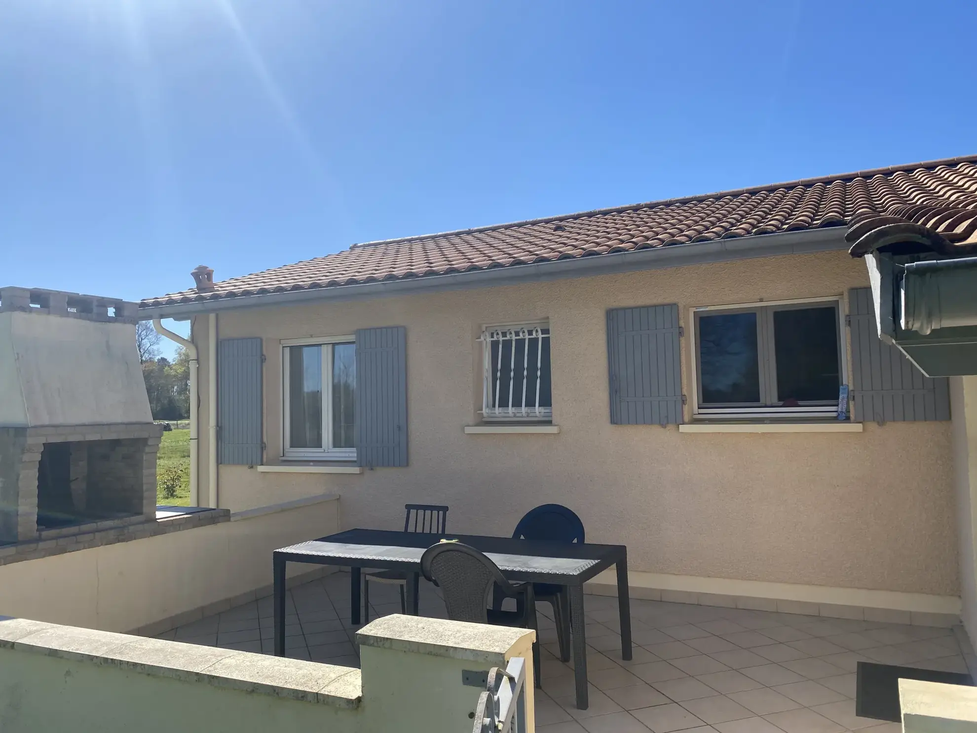 Maison de plain-pied à 3 km de Bazas, 82m², terrain de 8623m² avec dépendance 