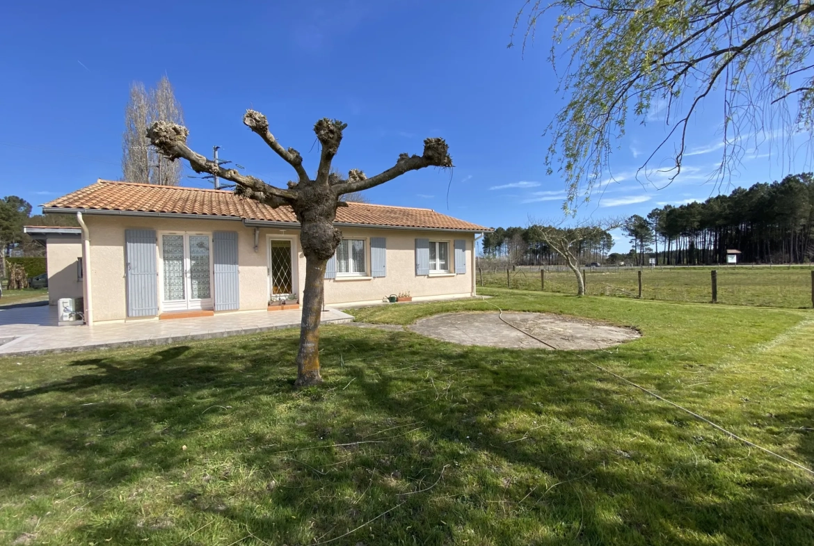 Maison de plain-pied à 3 km de Bazas, 82m², terrain de 8623m² avec dépendance 