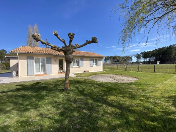Maison de plain-pied à 3 km de Bazas, 82m², terrain de 8623m² avec dépendance