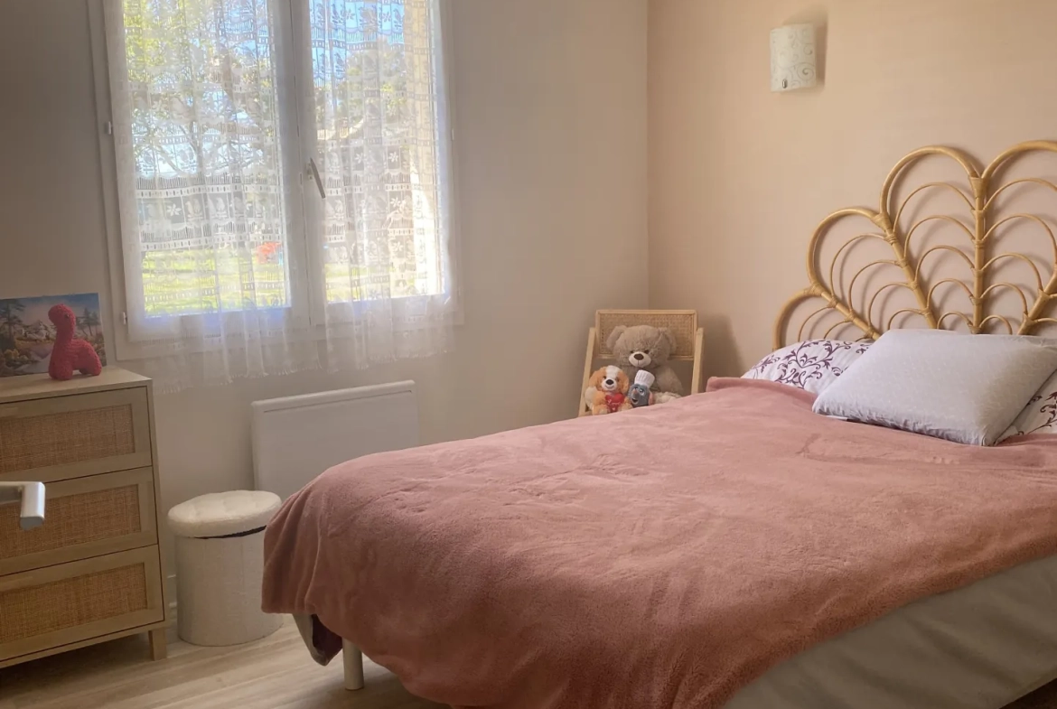 Maison de plain-pied à 3 km de Bazas, 82m², terrain de 8623m² avec dépendance 