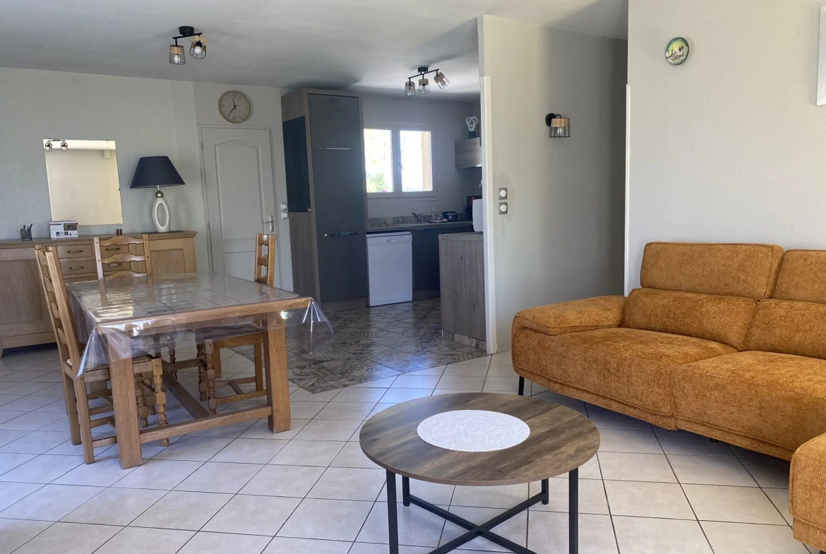Maison de plain-pied à 3 km de Bazas, 82m², terrain de 8623m² avec dépendance 