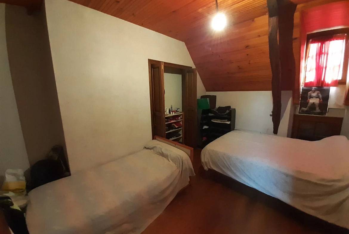 Maison de 160 m² à Juillan à vendre avec 3 chambres et terrain de 270 m² 