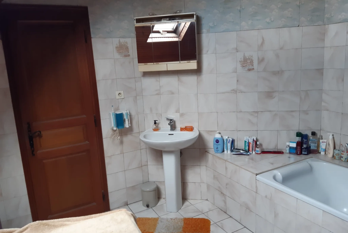 Maison de 160 m² à Juillan à vendre avec 3 chambres et terrain de 270 m² 