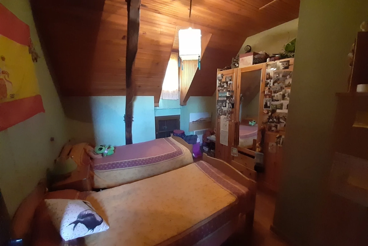 Maison de 160 m² à Juillan à vendre avec 3 chambres et terrain de 270 m² 