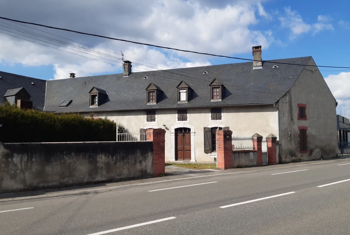 Maison de 160 m² à Juillan à vendre avec 3 chambres et terrain de 270 m² 