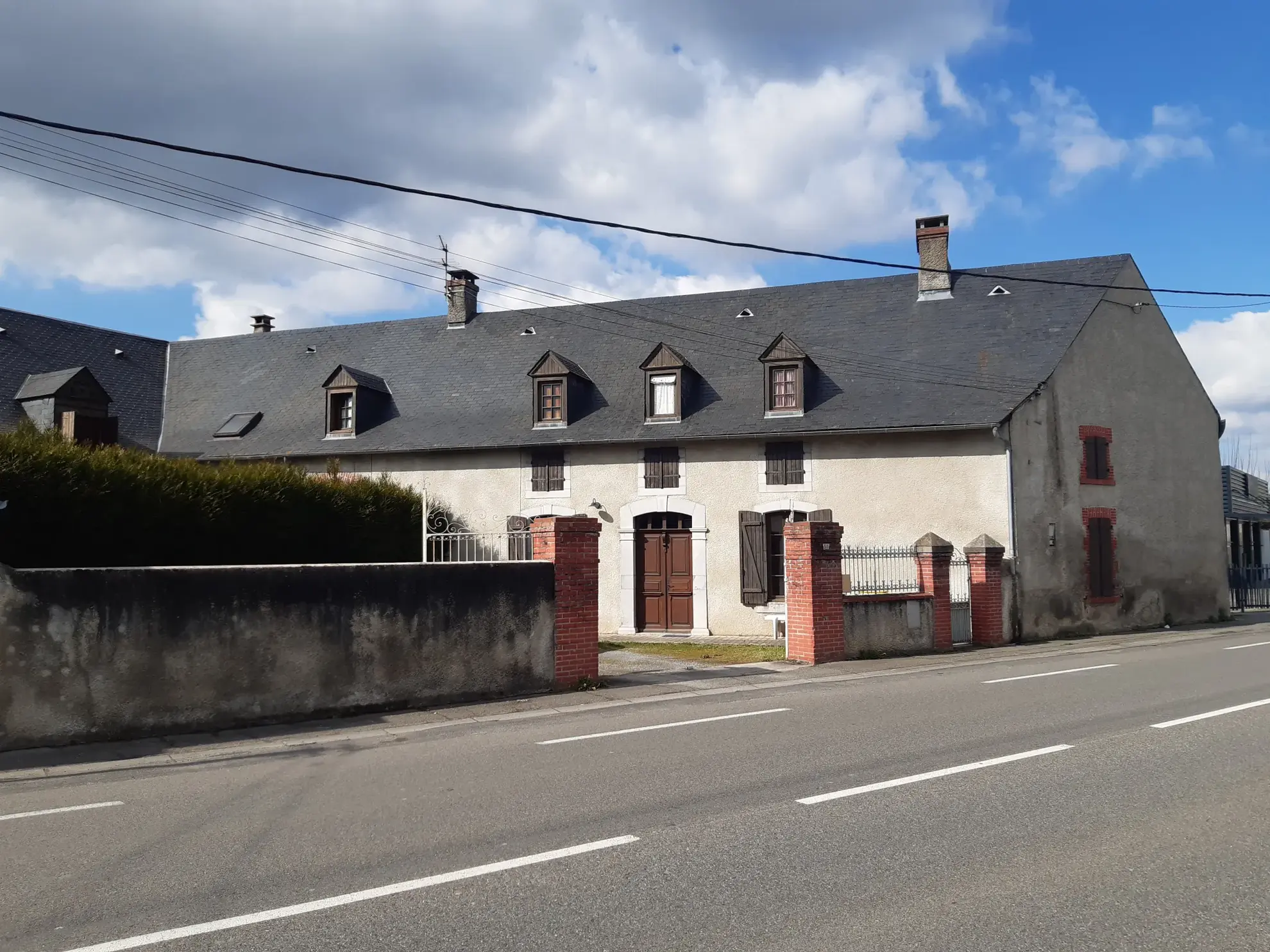 Maison de 160 m² à Juillan à vendre avec 3 chambres et terrain de 270 m² 