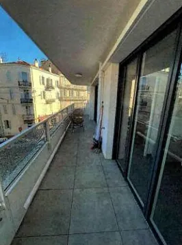 Appartement T2 à vendre à Cannes - 40m² avec terrasse à 87 000 € 