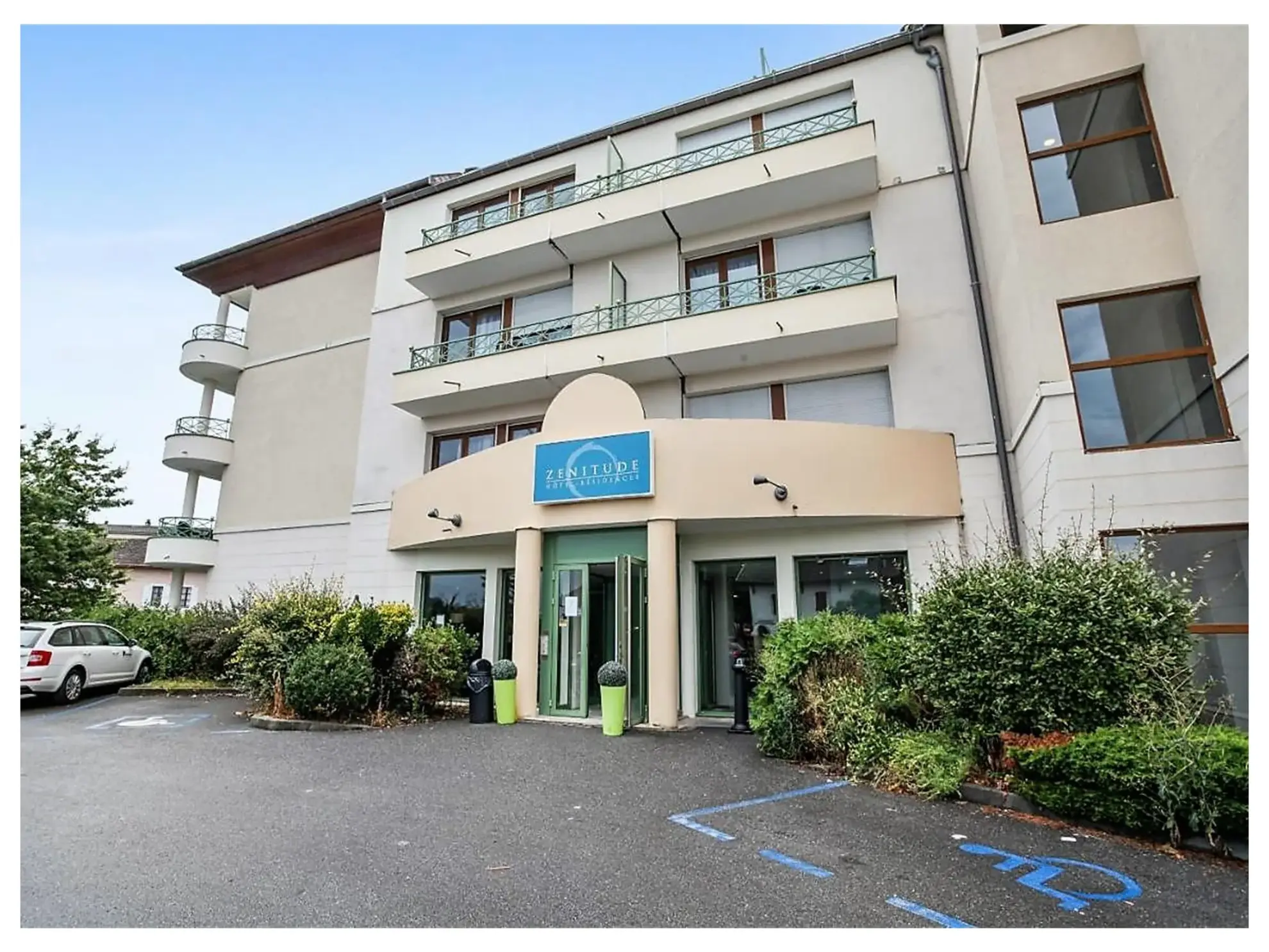 Appartement T2 meublé avec parking à Divonne-les-Bains – Investissement sécurisé en résidence 4 étoiles 