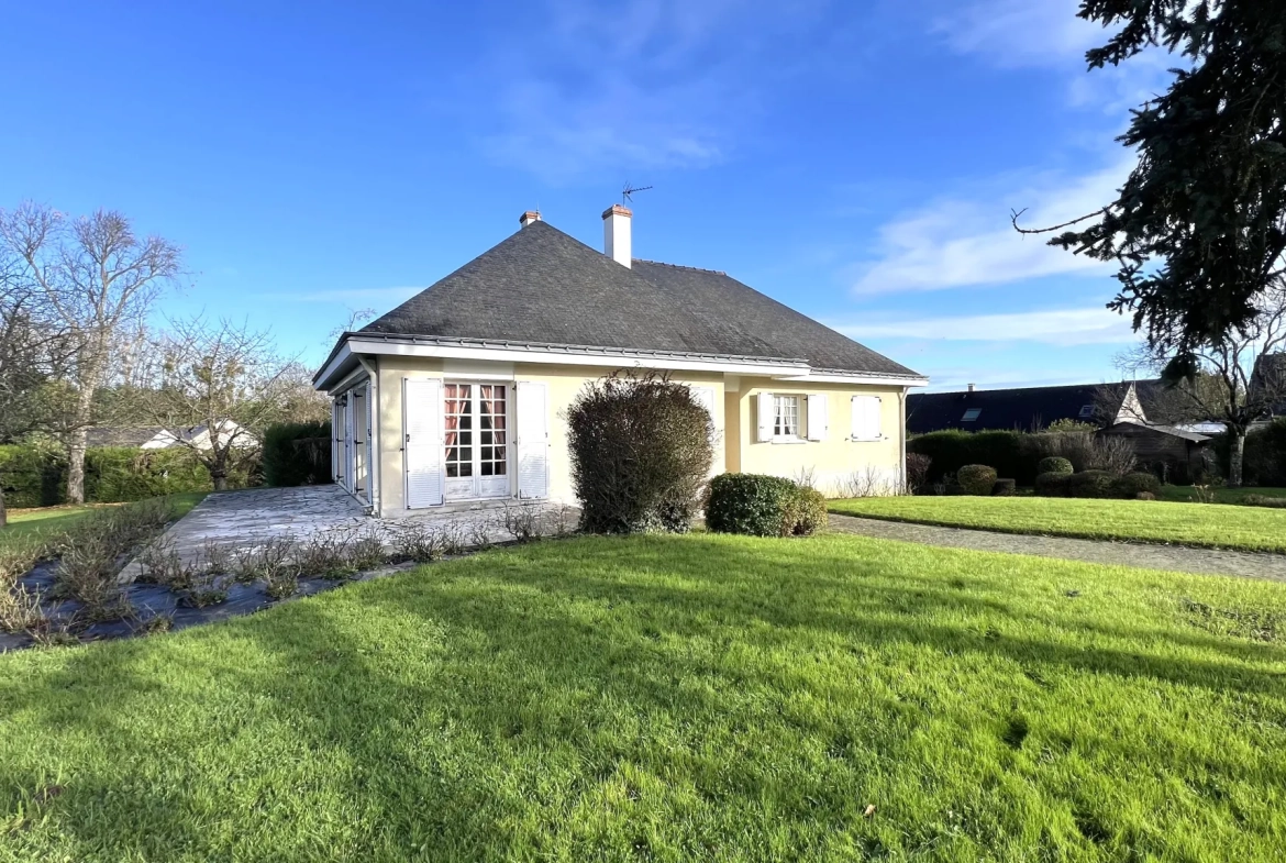 Maison familiale à La Pouëze avec grand terrain et sous-sol en vente 