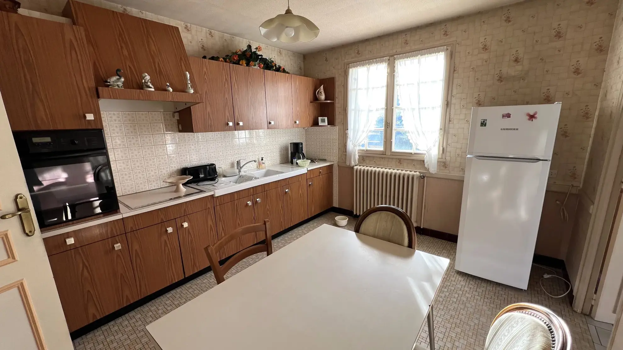 Maison familiale à La Pouëze avec grand terrain et sous-sol en vente 