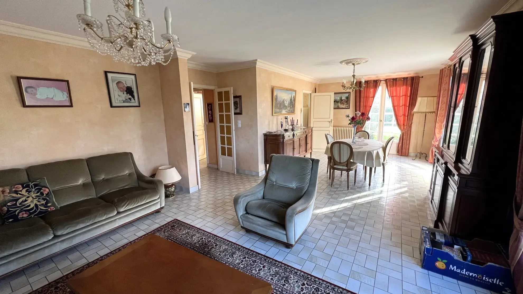 Maison familiale à La Pouëze avec grand terrain et sous-sol en vente 