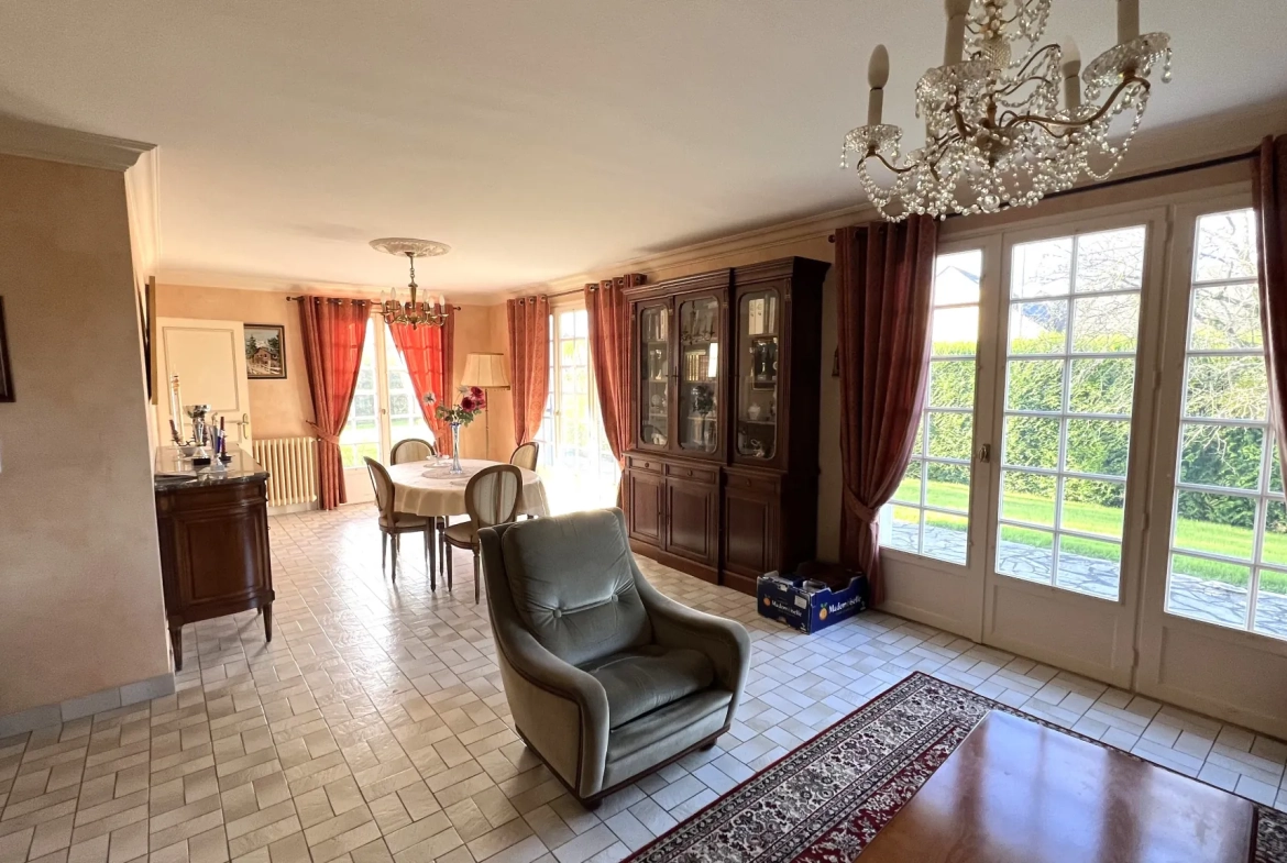 Maison familiale à La Pouëze avec grand terrain et sous-sol en vente 