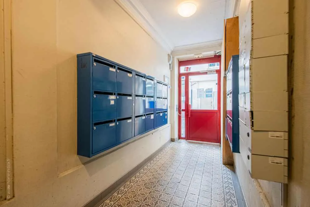 Appartement 2 pièces lumineux de 30m² au dernier étage à Paris 19ème 