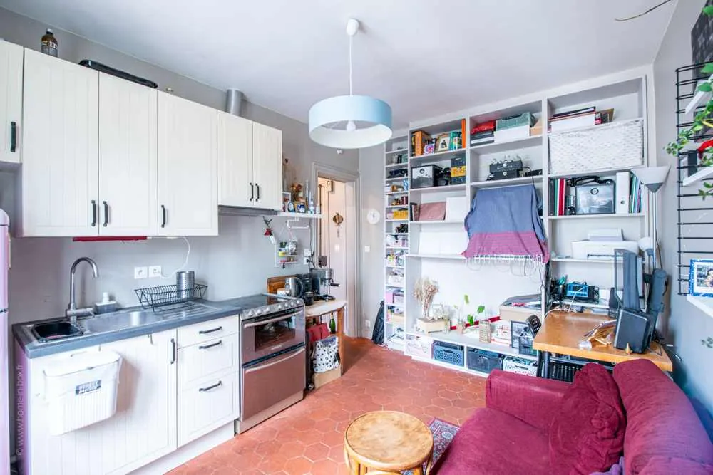 Appartement 2 pièces lumineux de 30m² au dernier étage à Paris 19ème 