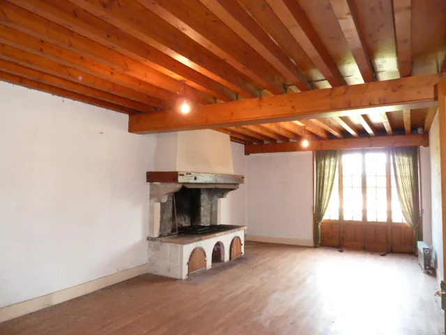 Grande maison de village à vendre à Châtillon-en-Bazois (58) avec potentiel locatif 