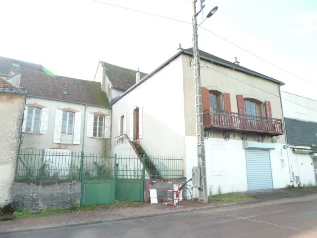 Grande maison de village à vendre à Châtillon-en-Bazois (58) avec potentiel locatif 