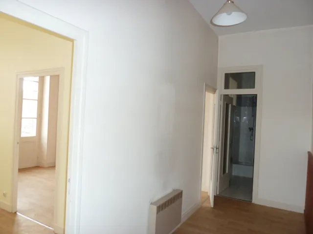 Grande maison de village à vendre à Châtillon-en-Bazois (58) avec potentiel locatif 