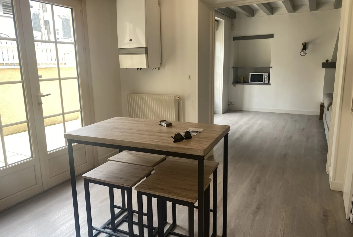 Maison 4 chambres à vendre dans le centre du Mans avec cour et cave 