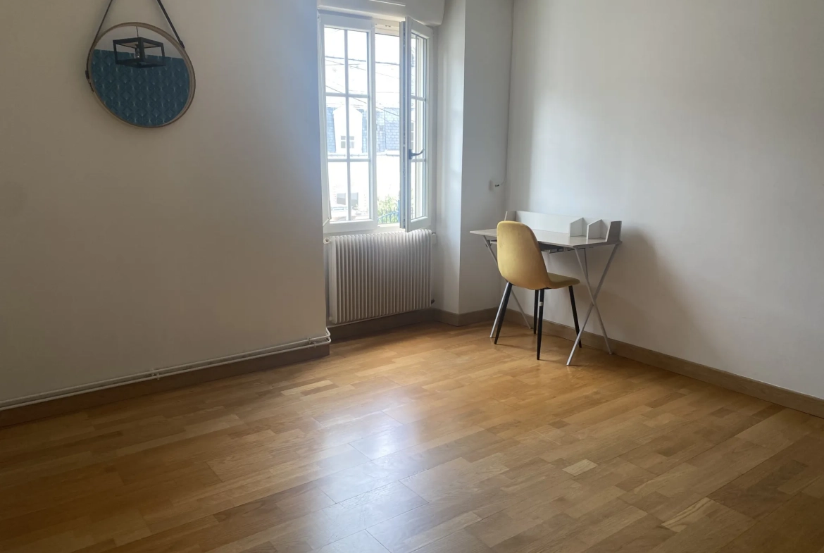 Maison 4 chambres à vendre dans le centre du Mans avec cour et cave 
