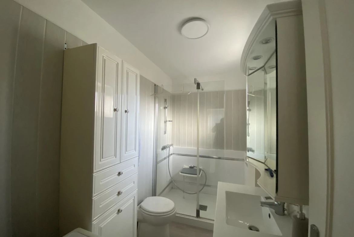 Maison 4 chambres à vendre dans le centre du Mans avec cour et cave 