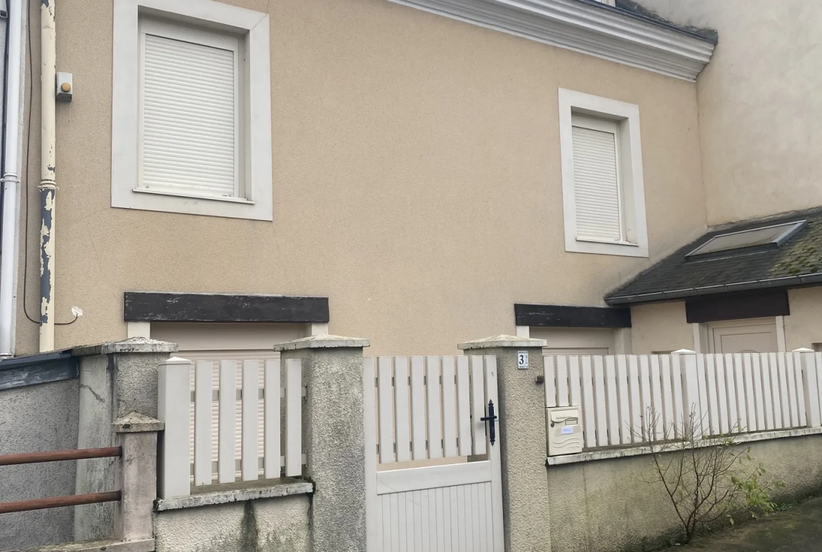 Maison 4 chambres à vendre dans le centre du Mans avec cour et cave 
