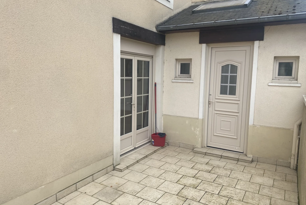 Maison 4 chambres à vendre dans le centre du Mans avec cour et cave 