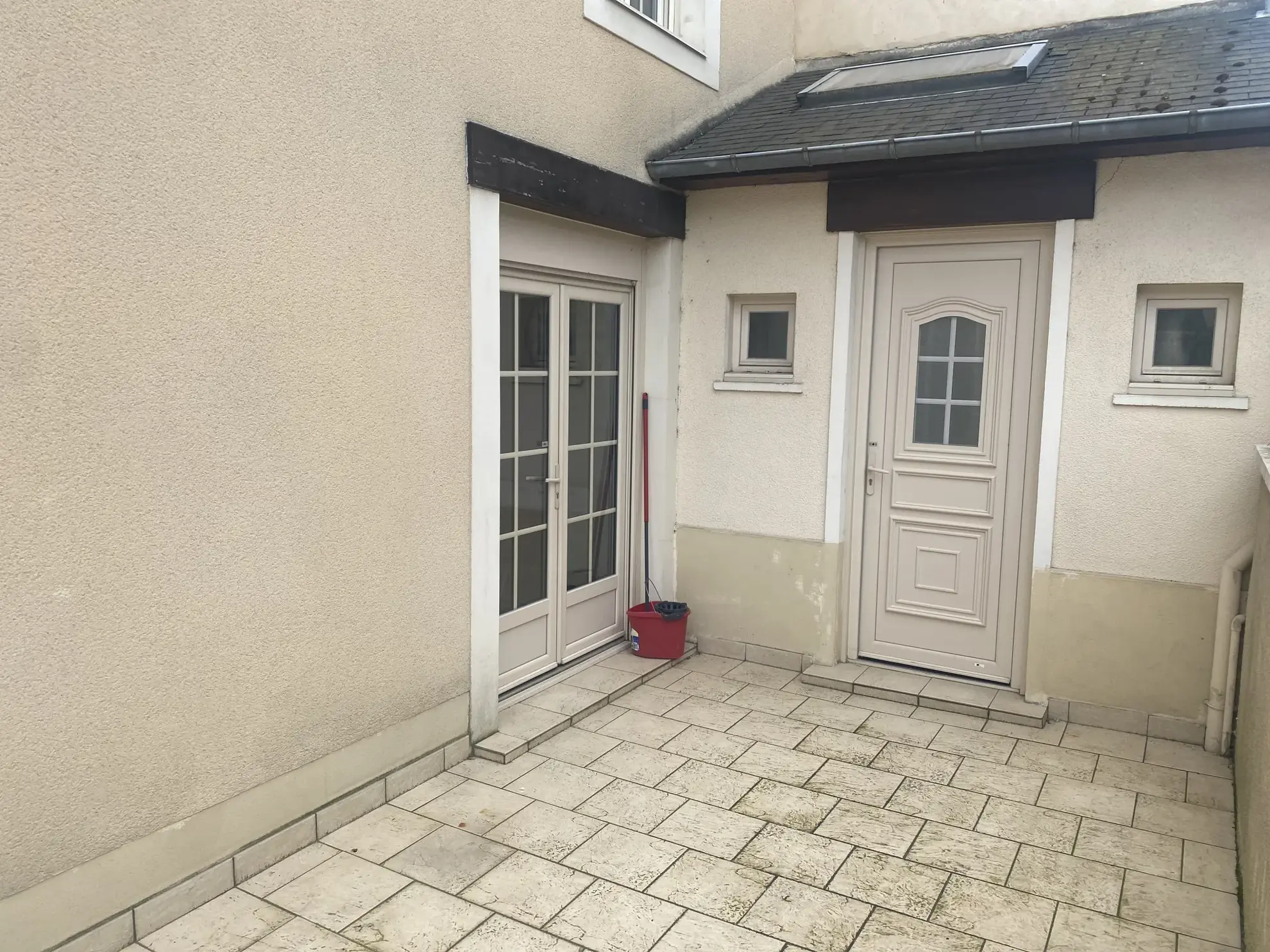 Maison 4 chambres à vendre dans le centre du Mans avec cour et cave 