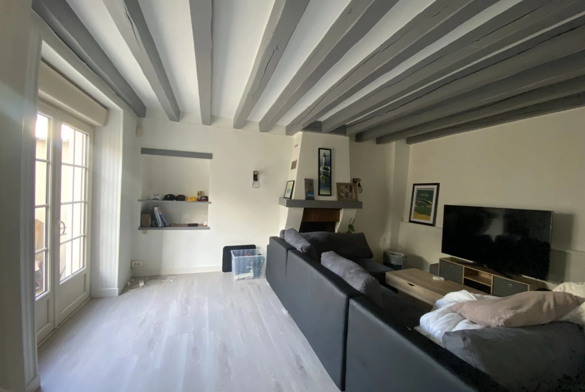 Maison 4 chambres à vendre dans le centre du Mans avec cour et cave 
