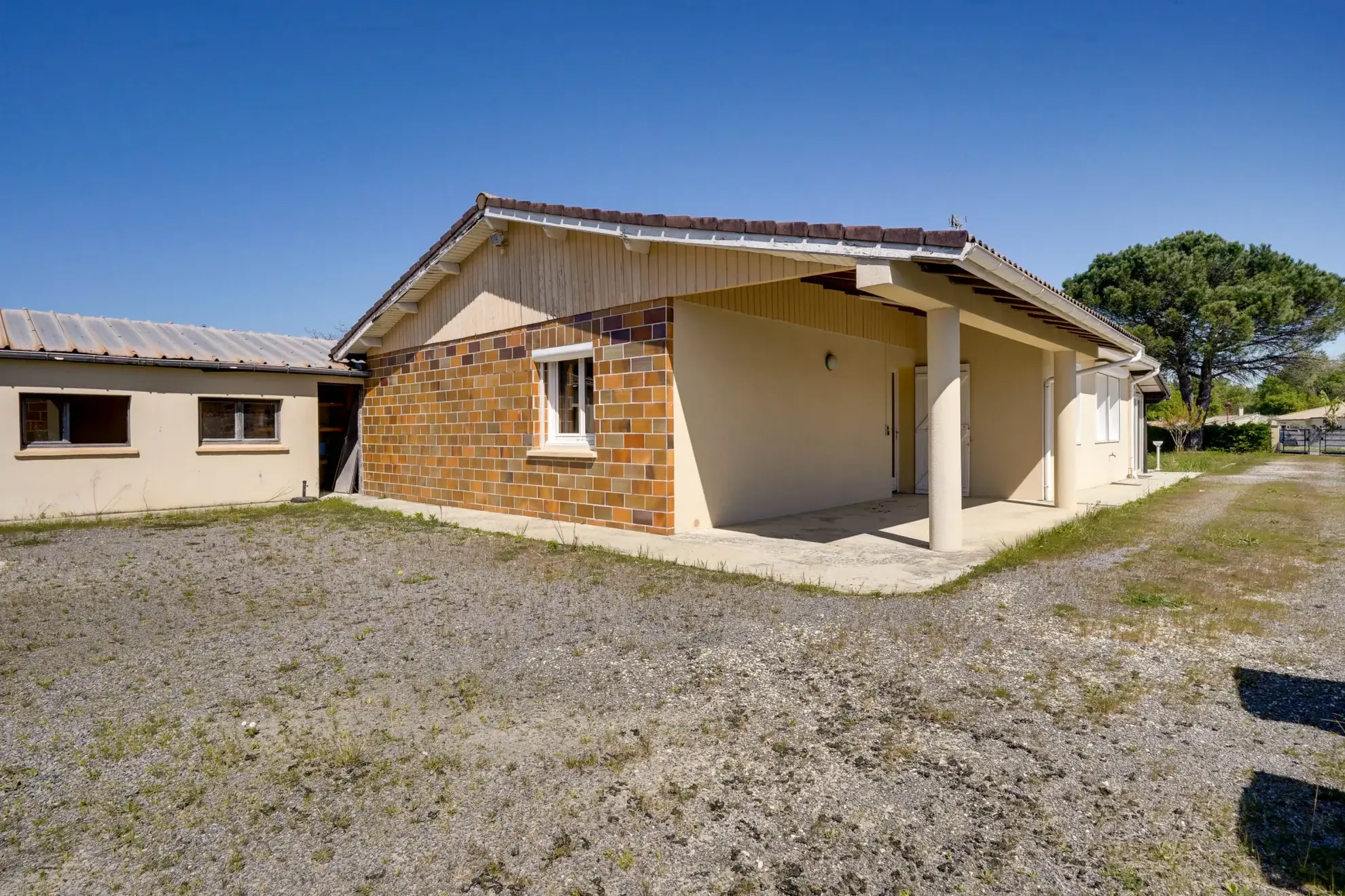 Maison 4 pièces de 90m² avec atelier et jardin à Gauriaguet 