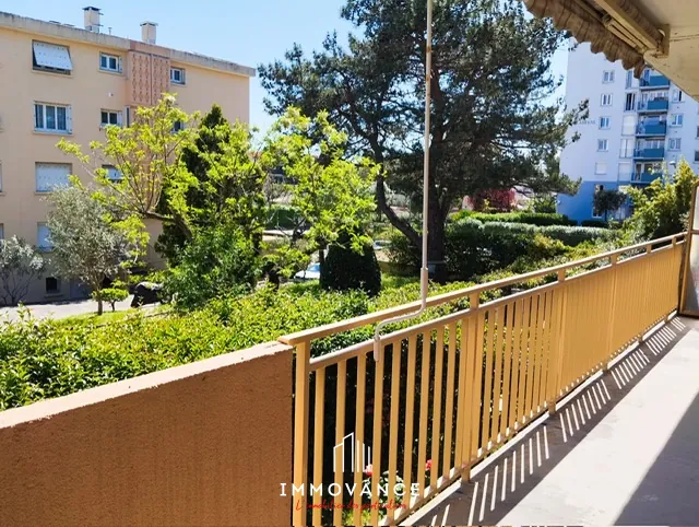 Appartement T4 de 82 m² avec balcon, parking et garage au centre de Castelnau-le-Lez 