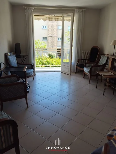 Appartement T4 de 82 m² avec balcon, parking et garage au centre de Castelnau-le-Lez 