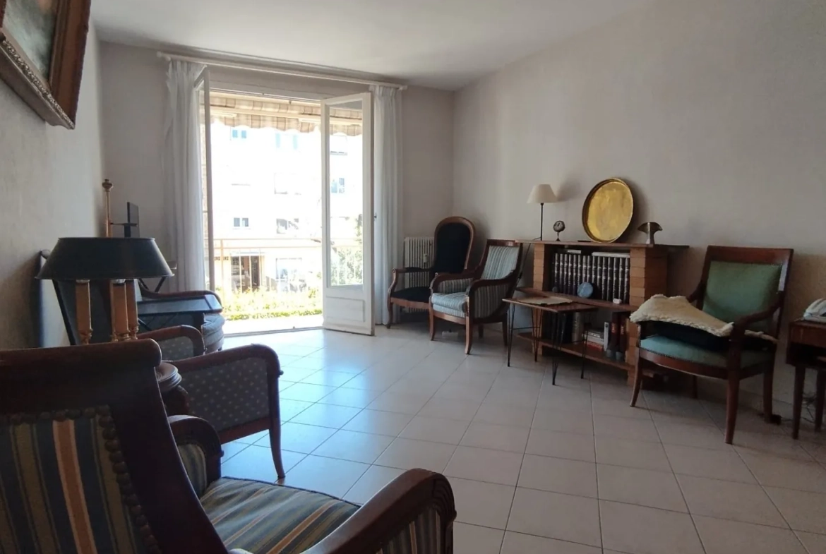Appartement T4 de 82 m² avec balcon, parking et garage au centre de Castelnau-le-Lez 